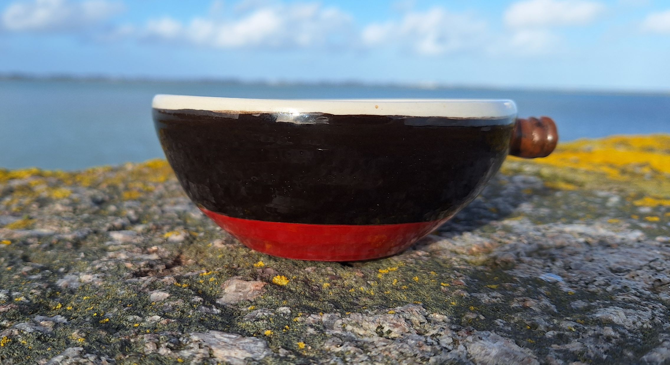 Bol de Cherbourg - noir et rouge - bitte d'amarrage en canon